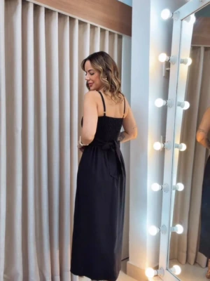 Thati Garuti Store - Vestido Midi Laço Frontal Mari Preto