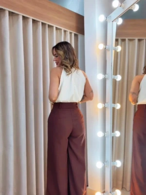 Thati Garuti Store - Calça Pantalona Kiara Marrom
