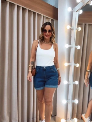 Thati Garuti Store - Short Mom Jeans Escuro